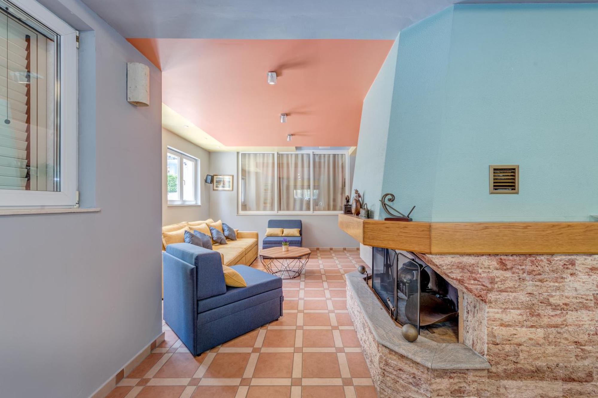 Blue Dolphin Apartment - Private Indoor Pool, Jacuzzi, Garden Split Exteriör bild